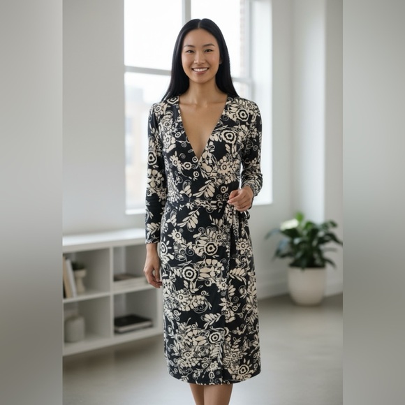 LOFT Wrap Maxi Dress in a Black & Light Taupe Floral  SZ 0 - Picture 14 of 15